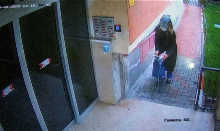 Kayseri'de apartman asansörüne sıvı süren kadın gözaltına alındı - 1