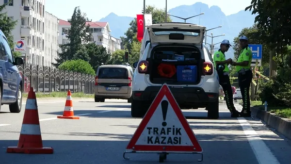 orduda-kadin-yolcu-minibusun-acik-kapisindan-yola-dustu-saglik-durumu-kritik-1662896486483.jpg Ordu’da kadın yolcu minibüsün açık kapısından yola düştü! Sağlık durumu kritik - 3