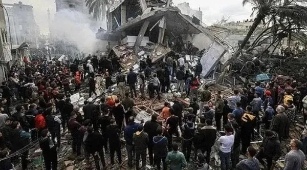 İsrailli Yair Lapid bebek katili Netanyahu’yu topa tuttu: Başbakan olmaya devam edemez