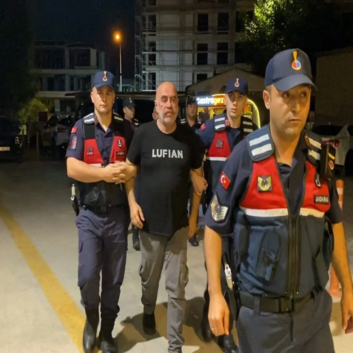 Bursa'da uyuşturucu operasyonu! Yönetmen Ezel Akay ve kardeşi gözaltına alındı