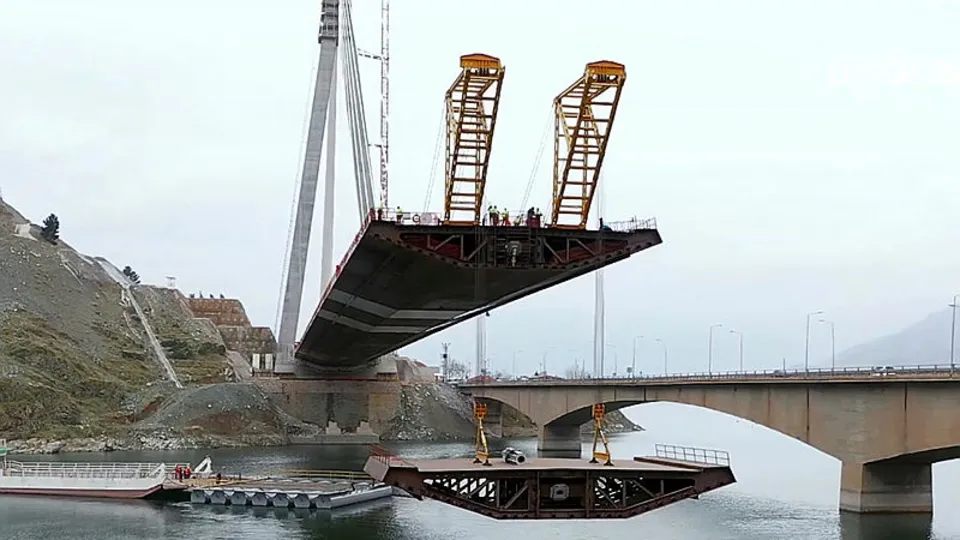 Yeni Kömürhan Köprüsü'nde sona doğru! Köprünün iki yakasının birleşmesine 70 metre kaldı