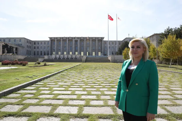 Şebnem Bursalı kimdir, kaç yaşında, aslen nereli? AK Parti İzmir 1. Bölge Milletvekili adayı Şebnem Bursalı hayatı ve kariyeri!