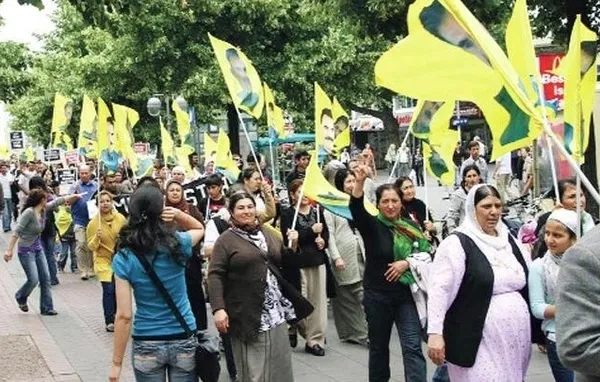 Fransa'nın beslediği PKK'lı teröristler Türk Kültür Merkezi'ne saldırdı - 3