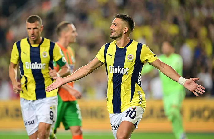 Fenerbahçe Kadıköy’de Alanyaspor’u 3 golle geçti