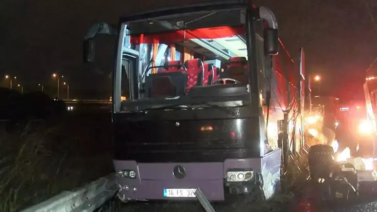 Arnavutköy'de feci olay! Kalp krizi geçiren otobüs şoförü kaza yaptı