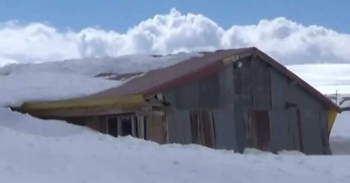 Yayla evleri kar altında