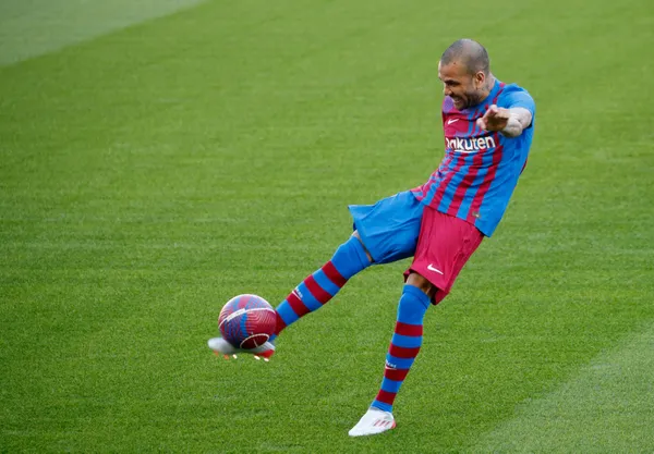 Dani Alves 38 yaşında Barcelona'ya geri döndü
