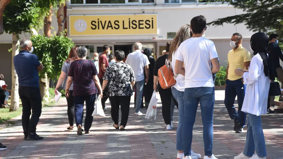 KPSS A Grubu Öğretmenlik sınavında büyük heyecan! Kimliğini unutan aday...