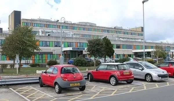 ingilterede-saglik-krizi-cig-gibi-buyuyor-kanser-hastasi-7-saat-yol-ortasinda-yatarak-ambulans-bekledi-goruntu-1670413617532.jpg İngiltere’de sağlık krizi çığ gibi büyüyor! Kanser hastası 7 saat yol ortasında yatarak ambulans bekledi! Görüntüler ülkeyi karıştırdı - 5