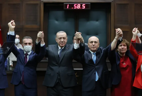 Son dakika: İYİ Parti’den istifa eden Balıkesir Milletvekili İsmail Ok AK Parti’ye katıldı! Rozetini Başkan Erdoğan taktı