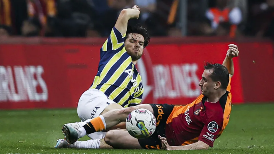 Galatasaray Fenerbahçe derbisinde görülmemiş olay! Ahmet Çakar'dan bomba sözler