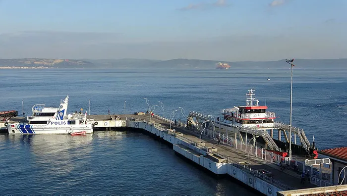 Çanakkale Boğazı, yoğun sis nedeniyle çift yönlü transit gemi geçişlerine kapatıldı - 1
