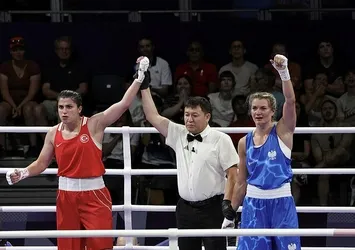 Busenaz Sürmeneli Paris 2024'te çeyrek finale yükseldi