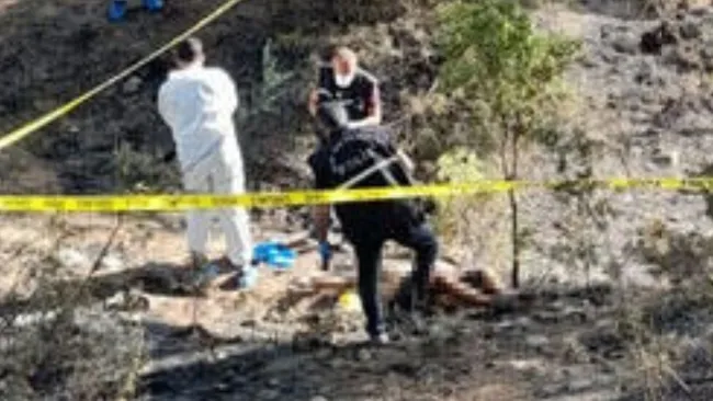 Antalya'daki orman yangınında dehşet! Yanmış erkek cesedi bulundu - 1