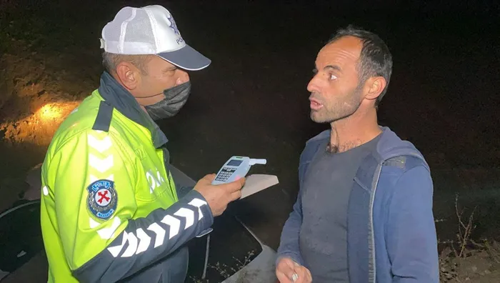 Aksaray’da pes dedirten olay! Kendi alkol testini kendi yaptı: Alkollüyüm o zaman - 4