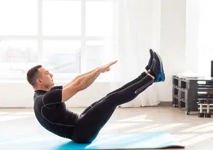 Mekikten daha etkili! Tek egzersizle karın, kalça ve dengeyi güçlendirin