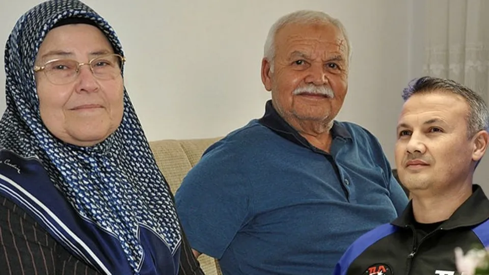 Türkiye’nin ilk astronotu Alper Gezeravcı’nın annesi konuştu: Büyüyünce uçak şoförü olacağım