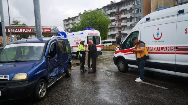 1687328423023.jpg Erzurum'da hasta taşıyan ambulans kaza yaptı! - 2
