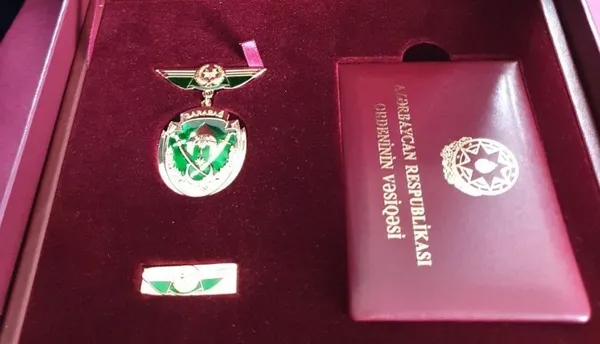 SİHA’ların mucidi Selçuk Bayraktar’a büyük onur! Aliyev’den Bayraktar’a madalya