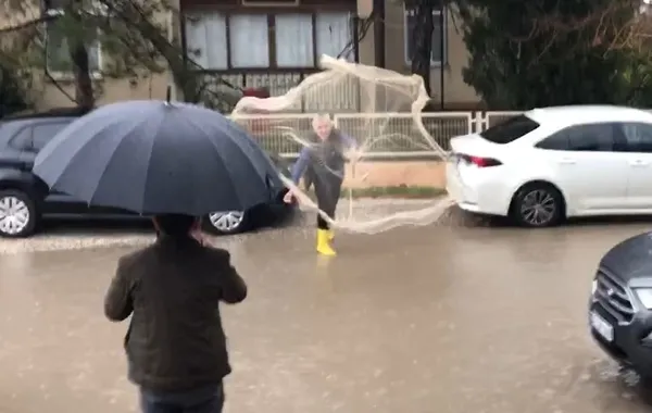 1639034975487.jpg Edirne'de yollar göle döndü! Vatandaş CHP'li belediyeye böyle isyan etti - 1