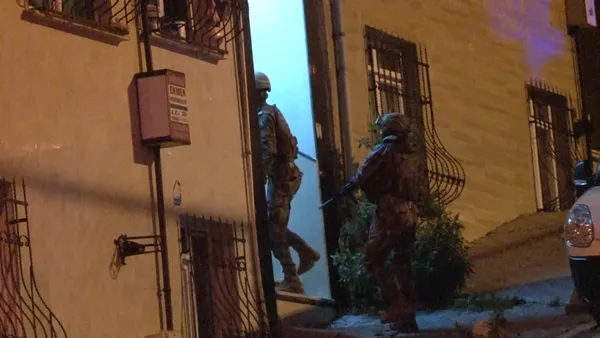 istanbulda-uyusturucu-operasyonu-polislere-ates-acan-iki-supheli-yakalandi-1604974707430.jpg İstanbul'da uyuşturucu operasyonu: Polislere ateş açan iki şüpheli yakalandı - 1