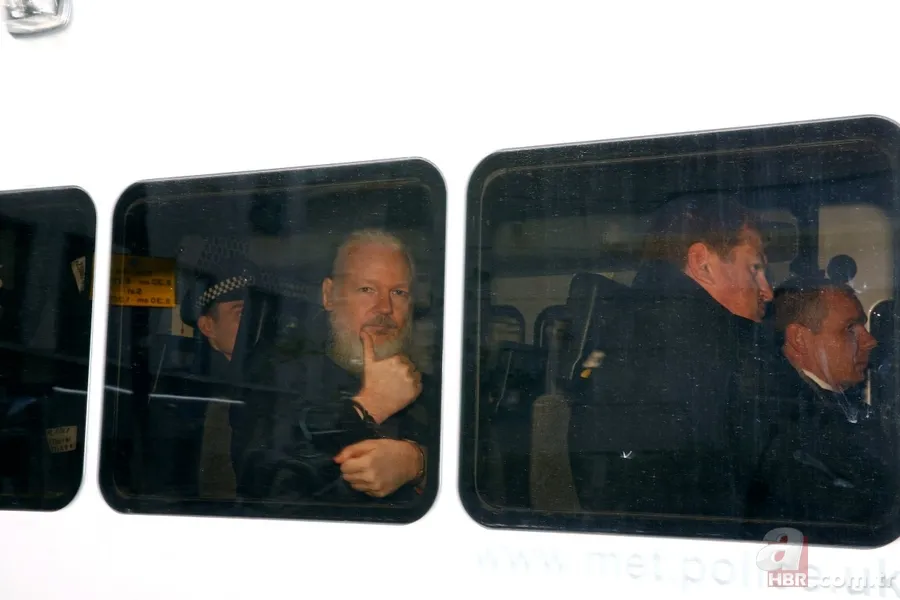 Julian Assange cephesinden açıklama! Julian Assange neden kaçtı? 19