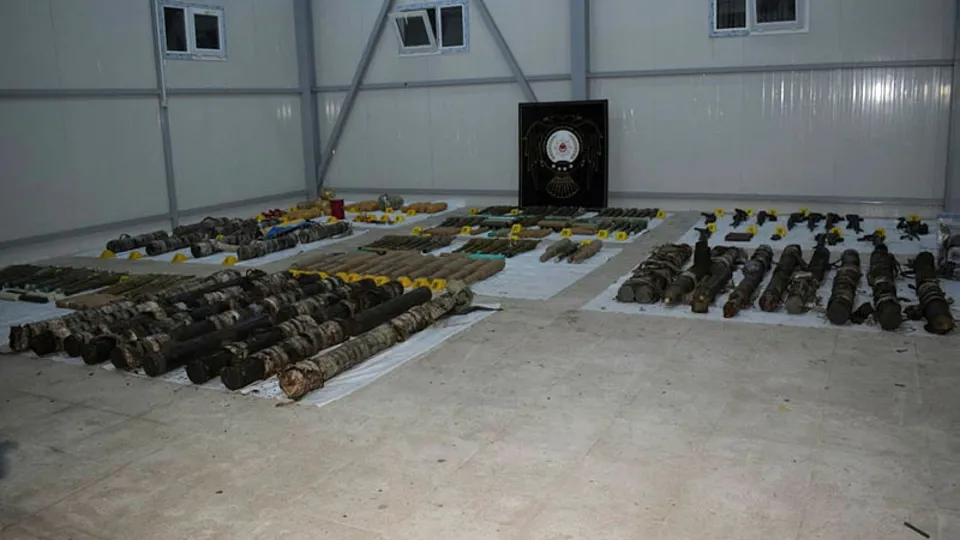 Diyarbakır’da PKK’ya dev operasyon! Cephaneliği ele geçirildi