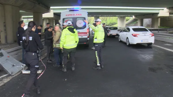 sivil-polisleri-tasiyan-minibus-devrildi-1712474167840.jpg Sivil polisleri taşıyan minibüs devrildi! - 2