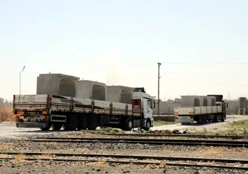 Suriye sınırına beton blok sevkiyatı