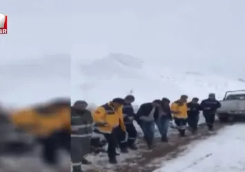 Yol açılınca sevinçten halay çektiler