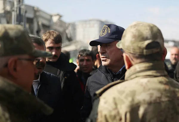 son-dakika-milli-savunma-bakani-hulusi-akardan-terhis-aciklamasi-erteleme-ya-da-erken-terhis-var-mi-1676363431365.jpg Son dakika: Milli Savunma Bakanı Hulusi Akar'dan terhis açıklaması! Erteleme ya da erken terhis var mı? - 4