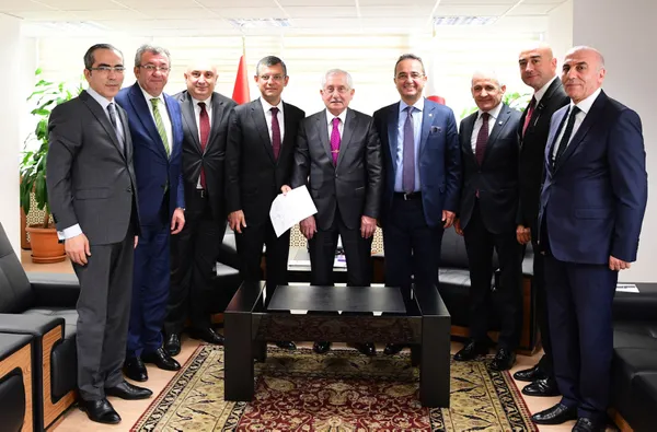 CHP kendi içinde bile çelişiyor! Kılıçdaroğlu aday mı değil mi? Kafalar yine dağıldı