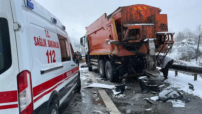 Son dakika: Bolu Dağı'nda kar yağışı kazayı beraberinde getirdi! TEM otoyolu Ankara ve İstanbul istikametleri trafiğe kapandı - 7