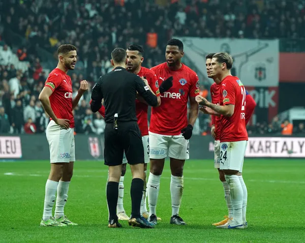 besiktas-kasimpasa-canli-anlatim-besiktas-kasimpasa-maci-saat-kacta-1673112715623.jpg Kartal golcüleriyle uçtu! Beşiktaş Kasımpaşa'yı 2 golle geçti - 2