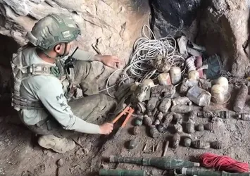 Mehmetçik Irak'ta bir PKK mağarasına daha girdi