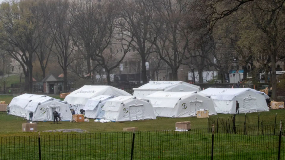 ABD'deki dünyaca ünlü Central Park'ta koronavirüs nedeniyle hastane kuruldu