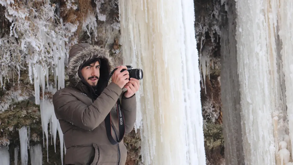 Ağrı’da hava sıcaklığı eksi 25 dereceye düştü! Dereler ve göllerden büyüleyici manzara görüntüsü