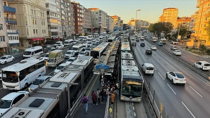 ibb-meclisinde-ulasim-ucretleri-tartismasi-ak-partili-koraldan-chpye-tepki-hani-ulasim-ucuzlayacakti-soylem-il-1760550180982.jpeg (Foto: AA)