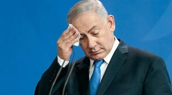 israilde-netanyahu-ve-zamir-arasinda-gazze-cikmazi-ateskesi-kabul-et-1756080006491.jpg Bebek katili Netanyahu, 21 Ağustos'ta ordusunun kendisine işgal planını sunduğunu ve taslağın Gazze Tümeni'ne gönderildiğini açıklamıştı. (AA)