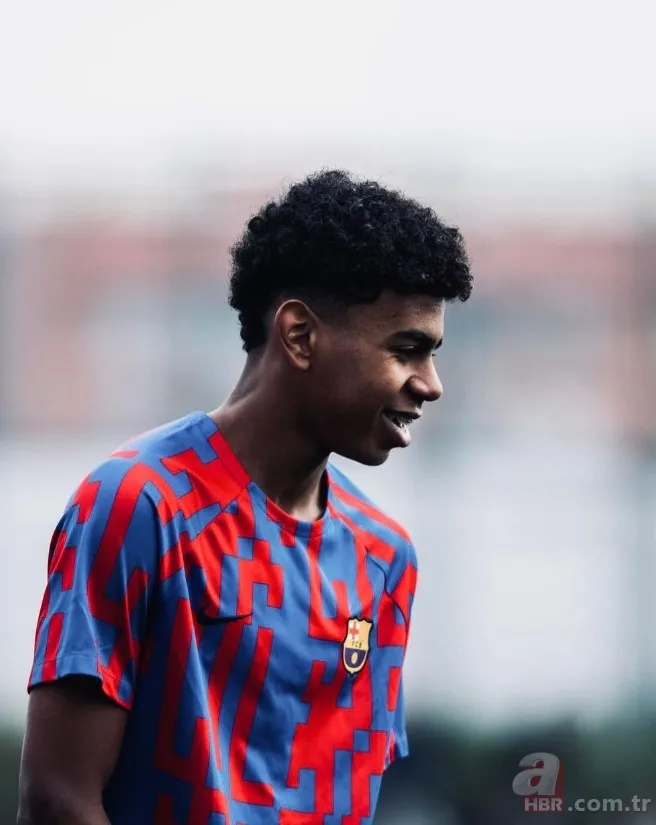 Dünyaca ünlü futbolcu Lamine Yamal'a büyük şok! Sosyal medyadan öğrendiğiyle sarsıldı! 13