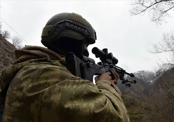 Hakkari'de PKK'lı 2 terörist teslim oldu