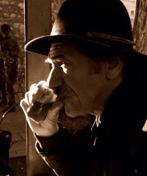 oyuncu-mustafa-uzunyilmaz-yolda-yururken-kalp-krizi-gecirdi-1693907058249.jpeg Oyuncu Mustafa Uzunyılmaz yolda yürürken kalp krizi geçirdi