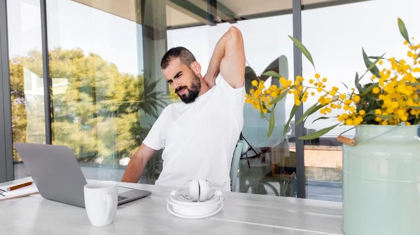 Uzun süre oturmak sağlığı tehdit ediyor: Çalışma alanını ergonomik hale getirmenin 4 yolu
