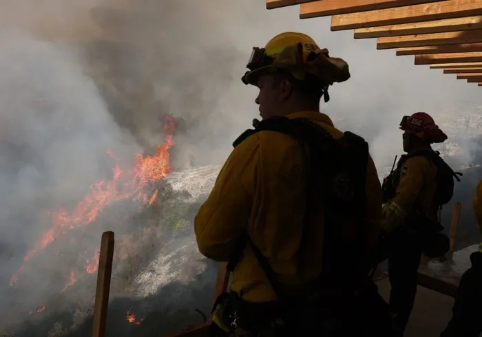 los-angelesta-yangin-7-gununde-olu-sayisi-16ya-yukseldi-fbi-halktan-yardim-istedi-1736662375779.jpg Foto: AFP