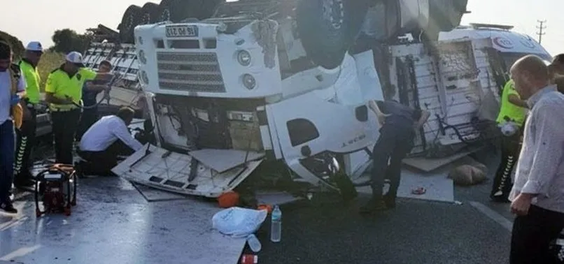Bursa'da kırmızı ışıkta geçen TIR ortalığı savaş alanına çevirdi: 4 kişi ağır yaralı