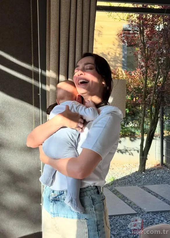 Oyuncu Zeynep Tuğçe Bayat’tan kalpleri ısıtan kare! Oğlu Atlas ilgi odağı oldu 5