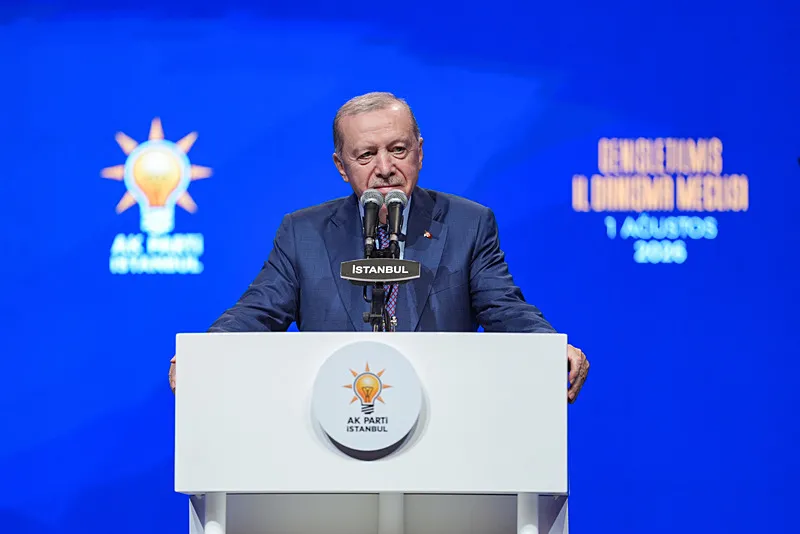 Erdoğan, partisinin Haliç Kongre Merkezi'nde düzenlenen ʺİl Danışma Meclisiʺ programına katılarak konuşma yaptı