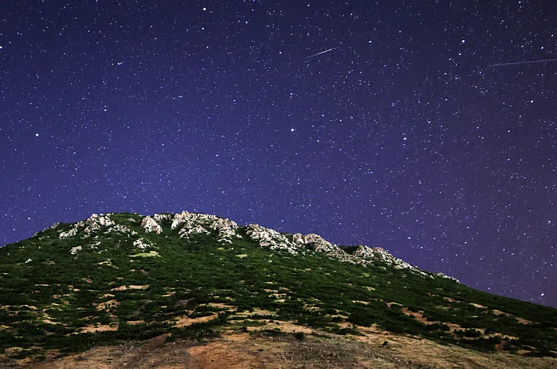 Bitlis’te gözlemciler meteorları teleskop ve dürbünle inceledi. (DHA)