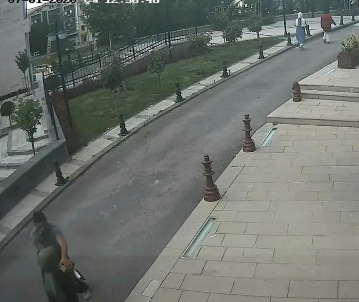 Ankara’da 13 kişinin kovaladığı kapkaççıları bekçiler yakaladı - 2
