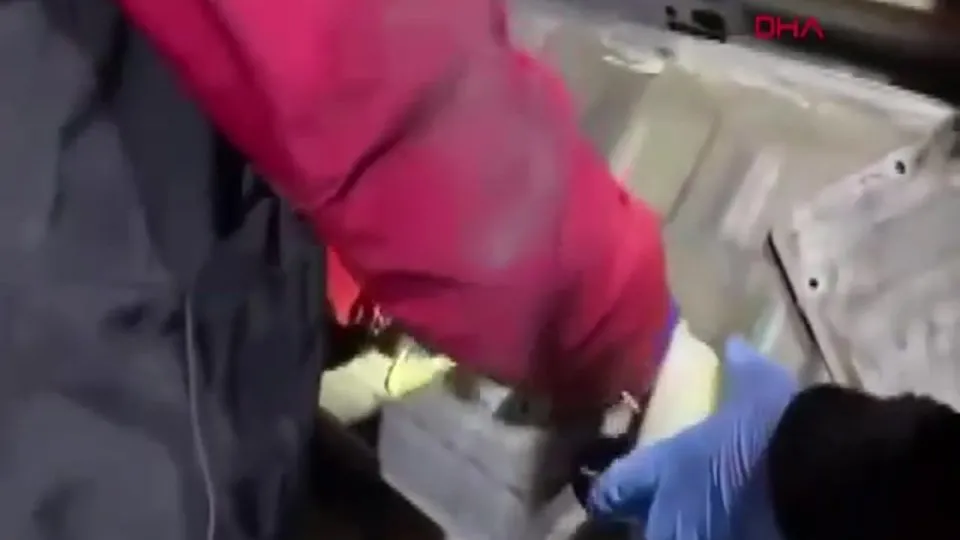 Elazığ’da bagaj kapağına gizlenmiş 5 kilo uyuşturucu ele geçirildi!